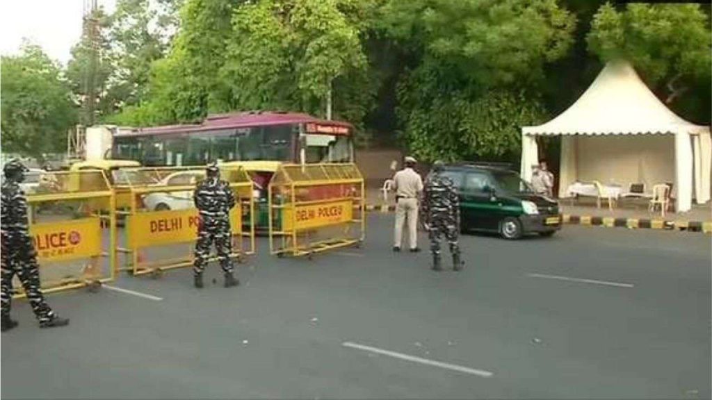 ఏపీలో కర్ఫ్యూ అమల్లోకి!.. 970415 weekend curfew